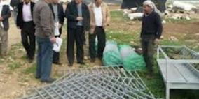 محافظ طوباس يسلم مساعدات عينية لمواطنين في الأغوار