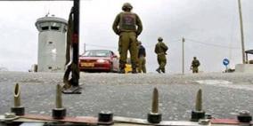 الاحتلال يغلق طريقا داخليا في بلدة الخضر