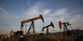 النفط يقفز 2% مع تراجع الدولار بعد تصريحات ترمب