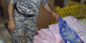 الضابطة الجمركية والاقتصاد يغلقان مصنع مواد تنظيف في قلقيلية