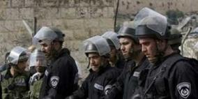 الاحتلال يطالب المعتصمين قبالة الصليب الأحمر في القدس بهدم الخيمة