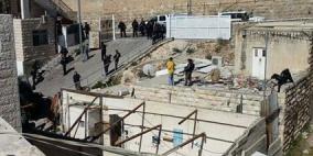 الإحتلال يهدم منشأة تجارية في حي الطور بالقدس
