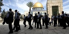مستوطنون ومجموعة من كبار حاخامات معهد الهيكل يقتحمون الأقصى