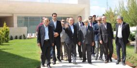 رئيس الوزراء الاردني الاسبق يزور ضريح ومتحف ياسر عرفات‎