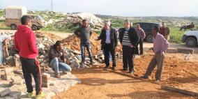 قلقيلية: المحافظ يتفقد تجمعي عرب الرماضين وأبو فردة ويطلع على احتياجاتهما