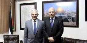 د. عيسى يستقبل مديرعام مكاتب اللجنة الشعبية بالسعودية