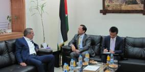 "الشيخ يستقبل السفير الصيني ويبحث معه سبل تطوير العلاقات"