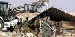 الاحتلال يخطر بهدم خيمة وحظيرة حيوانات في مسافر يطا