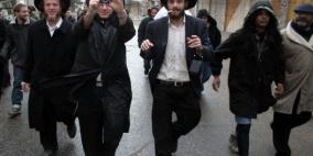 مستوطنون يعتدون على امرأة حامل ومواطن في القدس