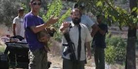 مستوطنون يحطمون زجاج مركبة معوق من بيت أمر