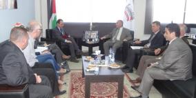 بحث إقامة حديقة لتكنولوجيا المعلومات في الخليل