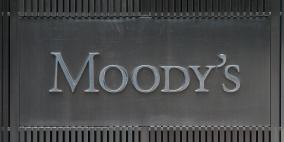 "موديز" تخفض تصنيف الصين الائتماني