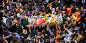 الآلاف من طلاب جامعة بيرزيت يشيعون زميلهم الشهيد ساجي درويش في حرم الجامعة