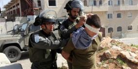 الاحتلال يهدم بركسا زراعيا ويعتقل فتى في الخليل