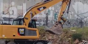 الاحتلال يهدم مقهى لتوسعة حاجز قلنديا العسكري