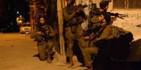 الاحتلال يعتقل 11 مواطناً ويصادر أسلحة