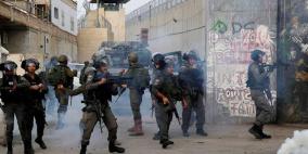 من جديد.. الاحتلال يهاجم مدرسة الخليل ويصيب معلمًا وعشرات الطلبة