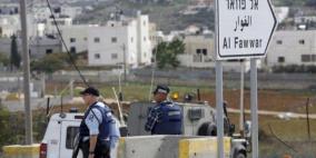 الخليل: الاحتلال يعتقل مواطنين وينصب حاجزا عسكريا على مدخل الفوار