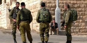 الاحتلال يقتحم عدة بلدات وينصب حواجز عسكرية في الخليل
