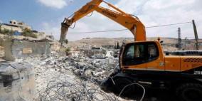 الخليل: الاحتلال يهدم بركسا ويجرف 6 دونمات في بيت أمر