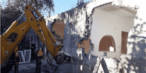 مقدسي يحطم منزله بيده لتجنب دفع التكلفة