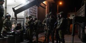 الاحتلال يعتقل 19 مواطنا من الضفة بينهم 4 أشقاء 