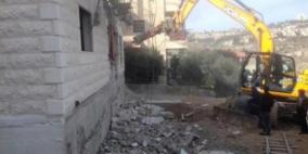 الاحتلال يهدم منزلا في حزما ويشرد قاطنيه