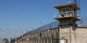 الاحتلال يواصل عزل 3 أسرى من الهيئة التنظيمية لـ"فتح" في ظروف قاسية