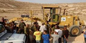 الاحتلال يستولي على آليات ثقيلة جنوب الخليل