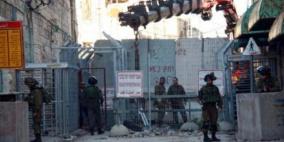 الاحتلال يفكك معسكرا وسط الخليل وتخوفات من إقامة مستوطنة في المكان