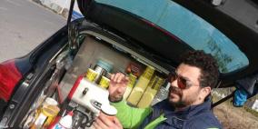 صور: فنان مصري يحول سيارته لمحل لبيع المشروبات