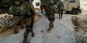 "الشاباك" يعتقل 5 فلسطينيين بزعم وضع عبوة ناسفة