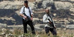 مستوطنون بحماية الاحتلال يهاجمون مركبات المواطنين قرب دير شرف غرب نابلس