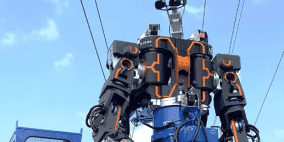 فيديو: روبوت ضخم يقوم بأعمال صيانة للسكك الحديدية