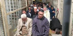 الاحتلال يمنع المواطنين من أداء صلاة الفجر في الحرم الإبراهيمي