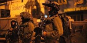 الاحتلال يغلق منزلي ذوي شهيدين في قطنة والقبيبة شمال غرب القدس   