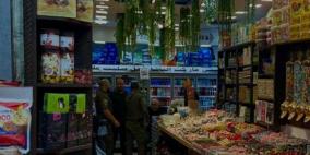 القدس.. مستوطنان يعتديان على أصحاب المحال التجارية والاحتلال يعتقل أربعة مواطنين