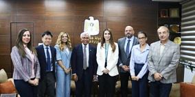 وزيرة العمل تبحث مع سفير سنغافورة سبل تعزيز التعاون