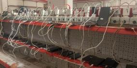 ثمن الشحن.. حين يصبح الهاتف عبئًا في غزة