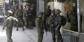 إصابة مواطنة جراء احتجازها والاعتداء عليها من جنود الاحتلال جنوب الخليل