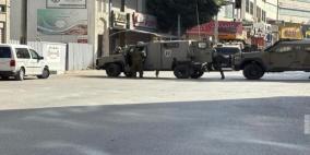 الاحتلال ينسحب من نابلس مخلفا 4 إصابات واعتقال فتاة وتحطيم أبواب كحلات