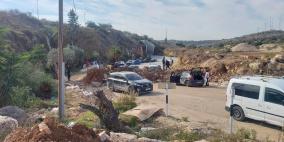 الاحتلال يواصل إغلاق بلدة الزاوية غرب سلفيت بالسواتر التربية لليوم السادس على التوالي