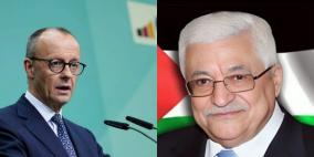 الرئيس عباس يتلقى اتصالا هاتفيا من المستشار الألماني