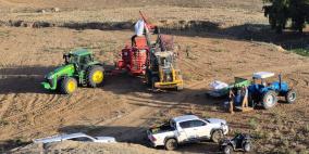 مستوطنون يواصلون حراثة أراضٍ زراعية في الأغوار الشمالية