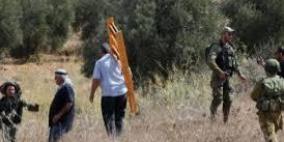 الاحتلال يحتجز عددا من المزارعين شرق طوباس