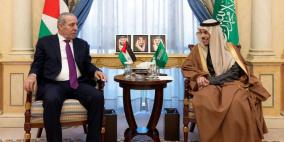 الشيخ يبحث مع وزير الخارجية السعودي تطورات الأوضاع بالضفة وغزة