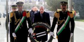 نيابة عن الرئيس: الشيخ يضع إكليلا من الزهور على ضريح الشهيد أبو عمار لمناسبة الذكرى الـ61 لانطلاقة الثورة