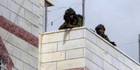 الاحتلال يحوّل منزلًا في حزما إلى ثكنة عسكرية