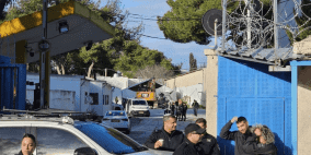 الاحتلال يهدم منشآت داخل مقر "الأونروا"بالقدس ويرفع علمه فوقه