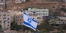 الاحتلال يرفع أعلامه على مبانٍ ومحال تجارية في مخيم طولكرم ومحيطه